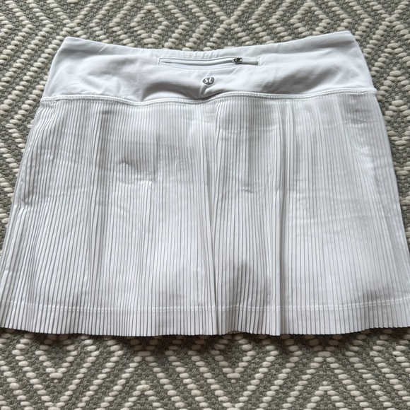 Lululemon pleat to street skirt 4 white - Picture 2 of 2